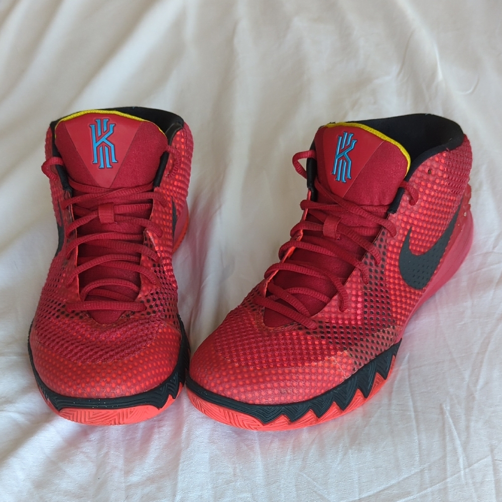 Nike Kyrie 1 "Deceptive Red" (2015 Release) - Style Code: 705277-606